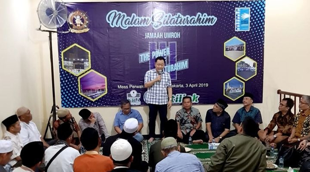 Hadiah Anggrek Putih untuk Ulang Tahun ke-61 Ventje Suardana (86452)