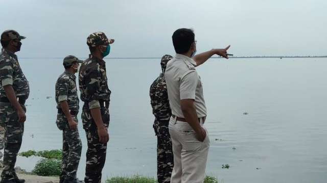 Bikin Merinding, Foto-foto Jenazah Terdampar di Pinggir Sungai Gangga (3)