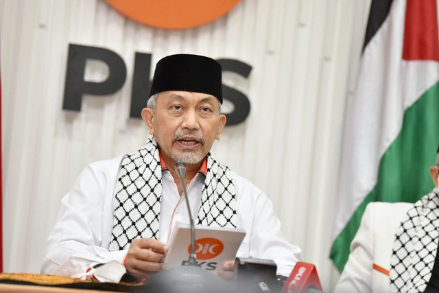 Konferensi Pers Presiden PKS Ahmad Syaikhu terkait Palestina secara virtual. 
 Foto: PKS