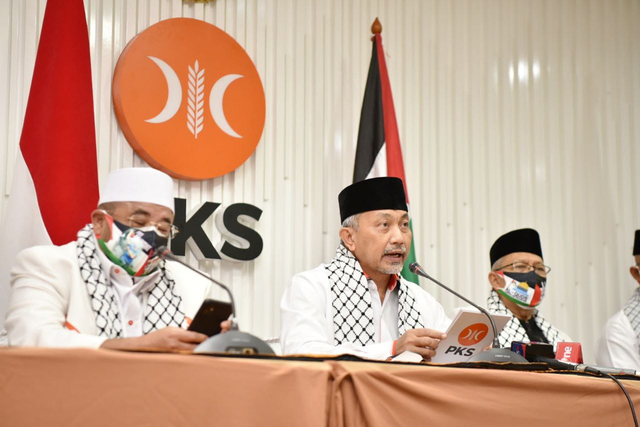 Konferensi Pers Presiden PKS Ahmad Syaikhu terkait Palestina secara virtual. 
 Foto: PKS