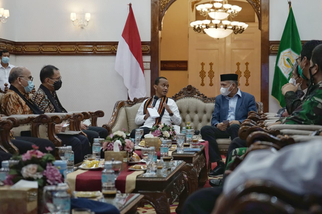 Menteri Investasi Bahlil Lahadalia mengunjungi Aceh pada Minggu (16/5/2021) untuk membahas sejumlah isu terkini terkait perkembangan investasi di Bumi Serambi Makkah. Foto: Dok. Humas Setda Aceh