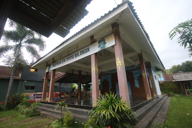 Foto: Padepokan Seni Topeng Malangan Asmoro Bangun di Tengah Pandemi (82529)