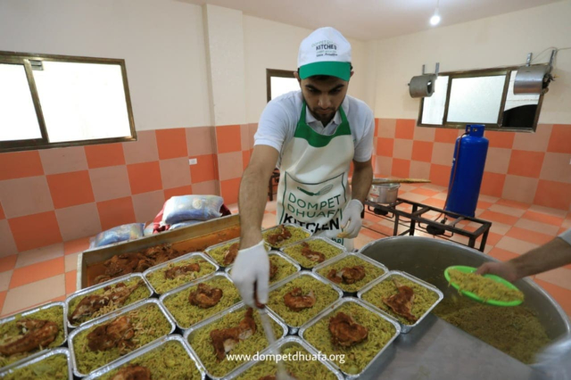Dompet Dhuafa gulirkan program penyediaan makanan bagi masyarakat di Gaza, atas kondisi yang memburuk karena serangan Israel yang terus digencarkan. (Senin, 17/05/2021). Sumber Dompet Dhuafa