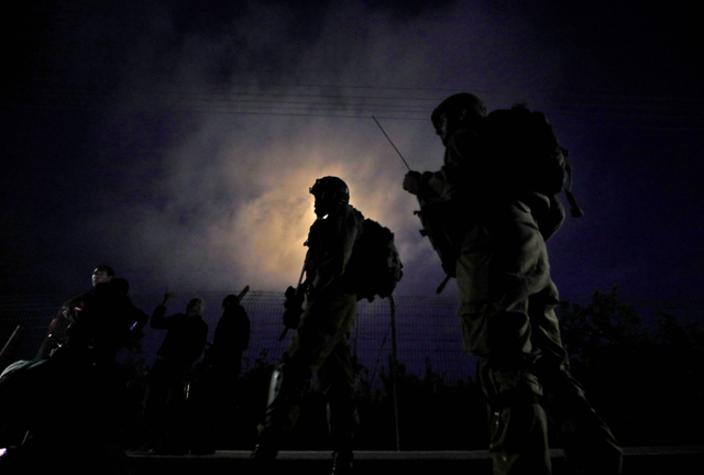 Tentara Israel berjaga-jaga di dekat perbatasan dengan Lebanon. Foto: Jalaa Marey/AFP