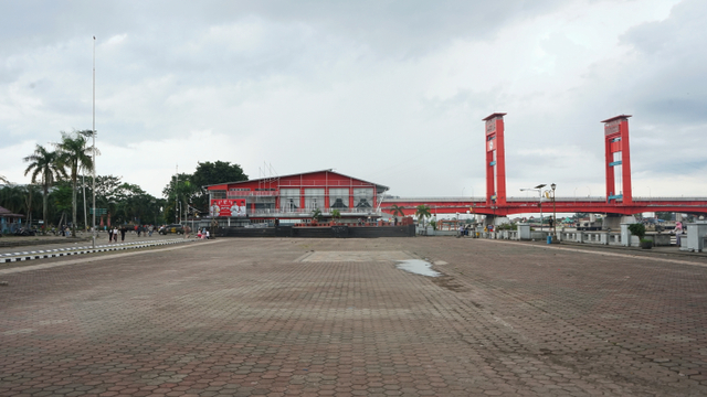 Penutupan tempat wisata di Palembang akibat zona merah, Selasa (18/5) Foto: ary/kms Prima/Urban Id