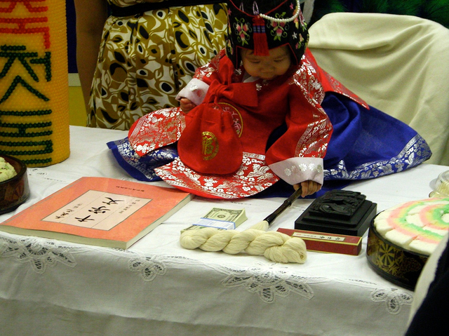 Tradisi Doljanchi di Korea Selatan untuk Rayakan Ulang Tahun Pertama Anak. Foto: Wikimedia
