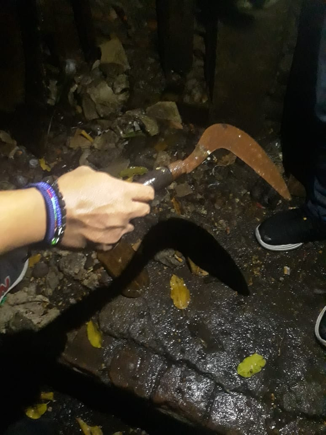 Polisi amankan senjata tajam milik pelaku tawuran di Sawah Besar, Jakarta, Selasa (18/5). Foto: Dok. Istimewa