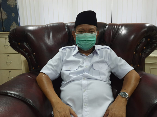 Mikdar Ilyas, Sekretaris Komisi I DPRD Lampung, foto diambil di ruang komisi I DPRD Lampung, Selasa (18/5). | foto : M. Yunus Kedum