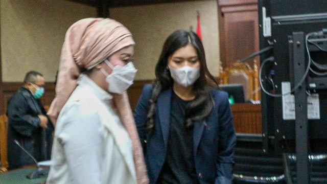 Istri Edhy Prabowo, Iis Rosyita, (kiri) dan mantan sespri Edhy Prabowo, Fidya Yusri, (kanan). Foto: Dok. Istimewa