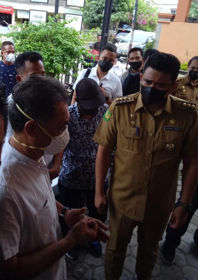 Wali Kota Medan Bobby Nasution melakukan sidak di Kecamatan Medan Amplas. Foto: Dok. Istimewa