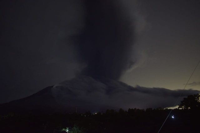 Erupsi Gunung Sinabung Rabu (19/5). Foto: Dok. Istimewa