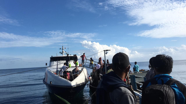 Para pemudik arus balik lebaran Idul Fitri mulai memadati pelabuhan Kapal Tobaku, Kolaka Utara. Foto: Aldo/kendarinesia.