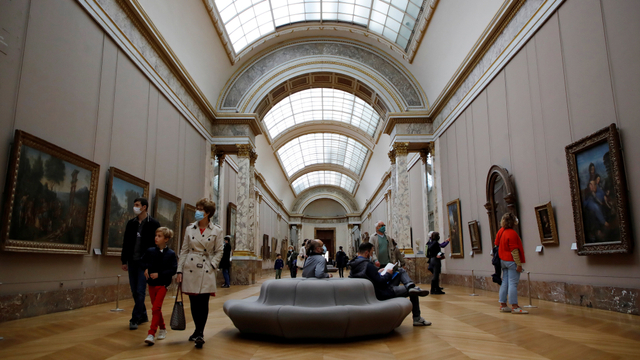 Museum Louvre di Paris kembali dibuka. Foto: Reuters/Sarah Meyssonnier