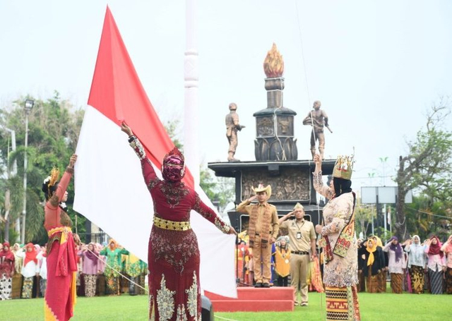 Beberapa 34 pakaian adat Indonesia. Sumber: Portal Berita Resmi Polda Jateng