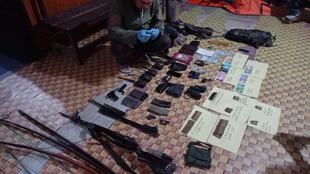 Satgas Nemangkawi Geledah Markas Teroris KKB, Sita Senpi-Uang Rp 14 Juta (286279)