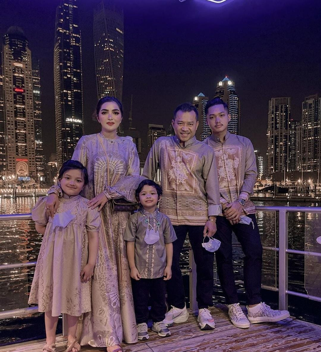 Ashanty dan keluarga. Foto: Instagram @ashanty_ash