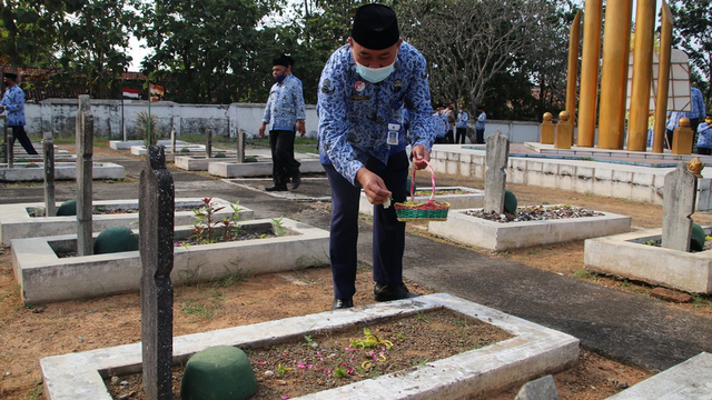 Peringati Hari Kebangkitan Nasional, Pemkab Blora Gelar Tabur Bunga di TMP (327732)