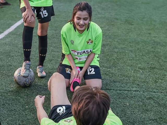 5 Pesona Femila Sinukaban, Jebolan Indonesian Idol, saat Main Sepak Bola (7847)