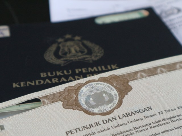 Ilustrasi BPKB. (Foto: Ghulam Muhammad Nayazri/kumparanOTO)