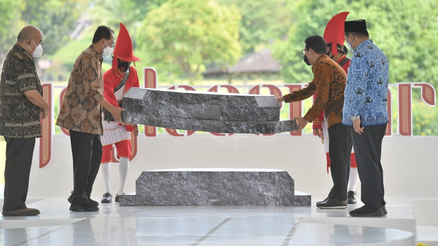 Ikut Meriahkan Festival Joglosemar, Mendes Beli Jam Tangan Kayu (32418)
