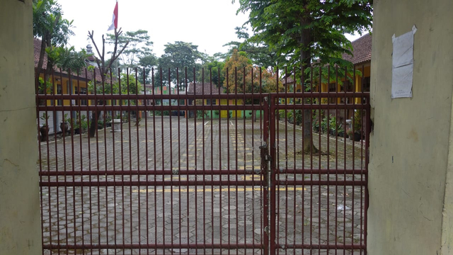 Pintu gerbang SDN 1 Bejen Temanggung, tempat sekolah anak di Temanggung yang diruwat hingga tewas. Foto: kumparan