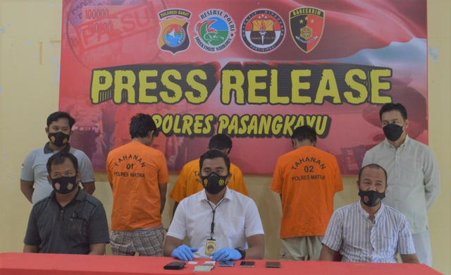 Sat Narkoba Polres Pasangkayu merilis penangkapan 3 pelaku penyalahgunaan narkoba. Foto: Dok. Polres Pasangkayu
