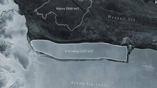 Bongkahan es raksasa yang terbentuk dari sisi barat Rak Es Ronne di Antartika.  Foto:  European Space Agency (ESA)