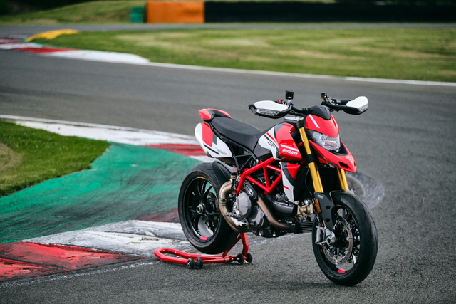Ducati Hypermotaerd 950 SP model 2021 meluncur.  Foto: Ducati