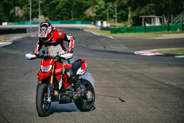 Ducati Hypermotaerd 950 SP model 2021 meluncur. Foto: Ducati