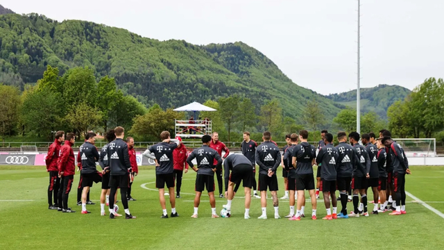 Melihat sesi latihan terakhir Hansi Flick, David Alaba, Javi Martinez dan Jerome Boateng bersama Bayern Muenchen. Foto: Dok. Bayern Muenchen