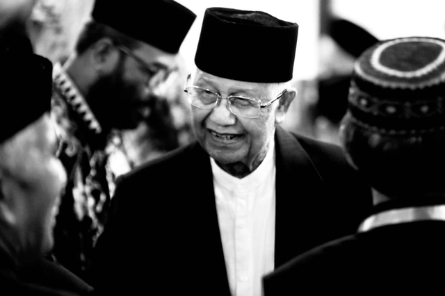 Prof Syamsuddin Mahmud, Gubernur Aceh periode 1993-2000. Foto: Suparta/acehkini 