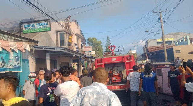 Tempat Usaha Pertamini di Kuningan Terbakar, Kerugian Capai Rp 215 Juta (1153839)