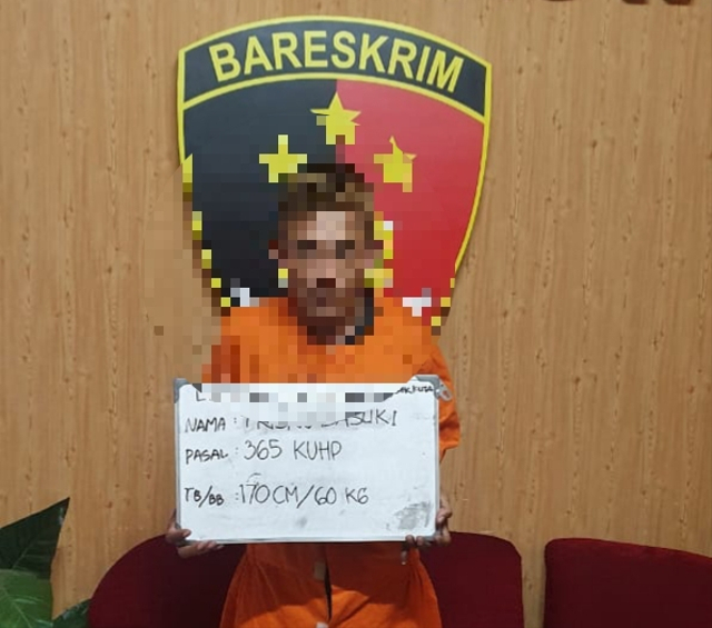 Pelaku penjambretan bule saat diamankan di Polsek Kuta, Bali - IST