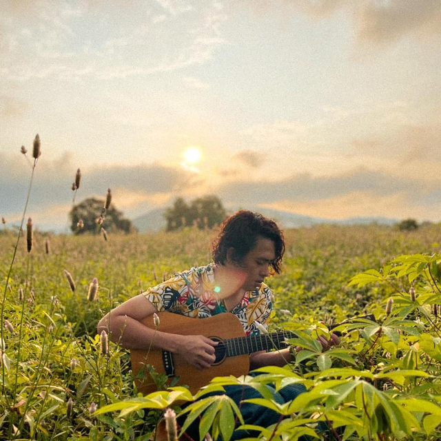 Ilustrasi Budi Doremi memainkan lagu Melukis Senja Foto: Instagram.com/budid0remi