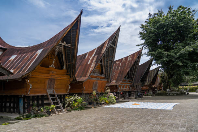 Rumah Bolon, rumah adat Batak. Foto: iStock