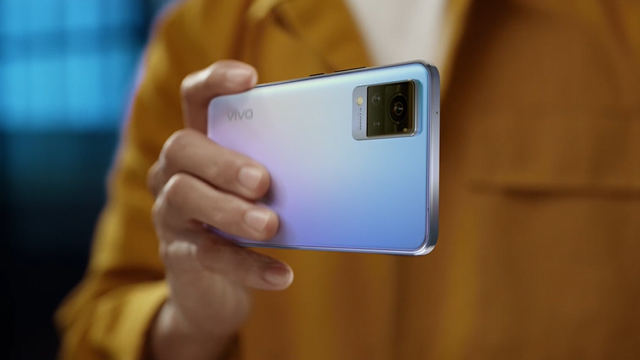 Vivo V21 5G dua warna Dusk Blue dan Sunset Dazzle. Foto: Dok. Vivo Indonesia