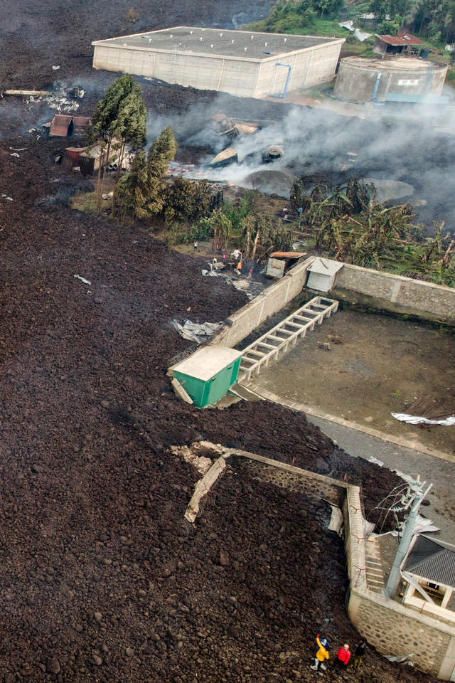 Foto udara lava letusan gunung Nyiragongo yang menghancurkan rumah penduduk di daerah Nyiragongo, Goma, Republik Demokratik Kongo. Foto: Justin KATUMWA / AFP