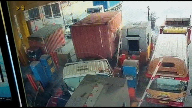 Kendaraan Pribadi Jangan Bayar Tol di GT Khusus Truk dan Bus, Bisa Seperti Ini! (1592)