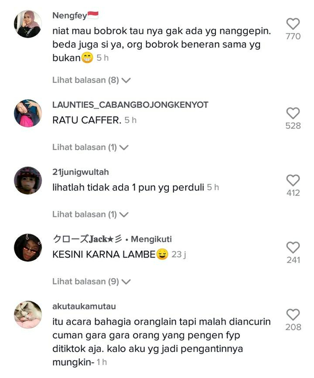 Viral Aksi Wanita Heboh Sendiri Joget di Pelaminan, Banjir Hujatan (9330)