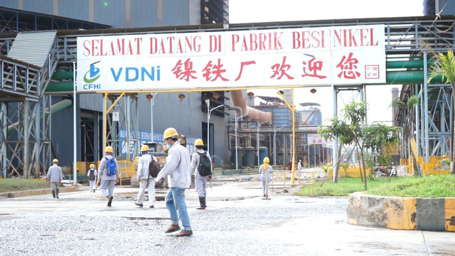 Areal industri pemurnian nikel PT Virtue Dragon Nickel Industry (VDNI) yang beroperasi di Konawe, Sulawesi Tenggara. Foto: Dok kendarinesia.
