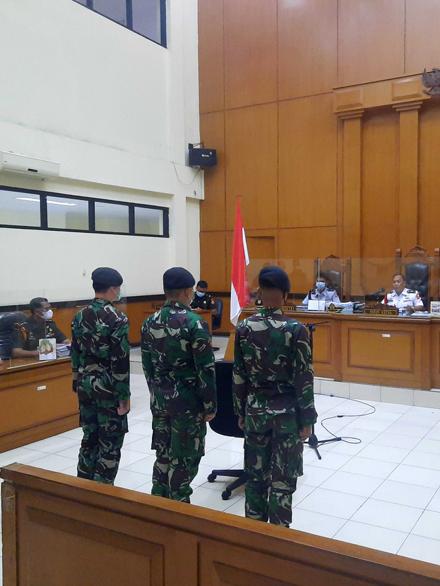 Sidang putusan Empat prajurit TNI AD terdakwa kasus penyerangan Polsek Ciracas saat sidang putusan di Pengadilan Militer II-08 Jakarta, Senin (24/5). Foto: Dok. Puspen TNI