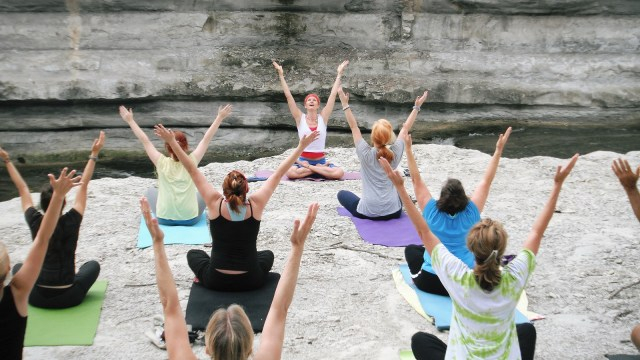 Latihan yoga modern | Wikimedia Commons