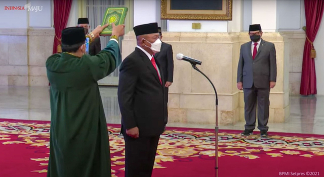 Letjen Ganip Warsito dilantik sebagai Kepala BNPB di Istana Negara, 25 Mei 2021. Foto: Youtube/Setpres