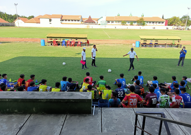 Seleksi Timnas U-16 hari kedua yang diikuti 56 pemain dari Surabaya, Sidoarjo, Gresik, Selasa (25/5). Foto-foto: Masruroh/Basra