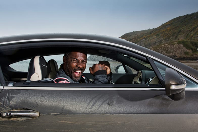 Idris Elba di dalam Bentley Continental GT. Foto: Bentley