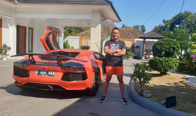 Mengenal Pria yang Bawa Lamborghini Saat Pulang Kampung ke Lamongan
