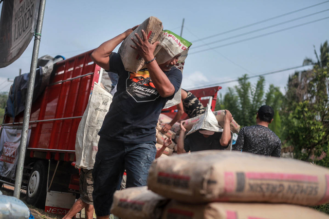Foto: Penyaluran Donasi Gempa Malang oleh Tugu Media Peduli X Bakti BCA (1038194)