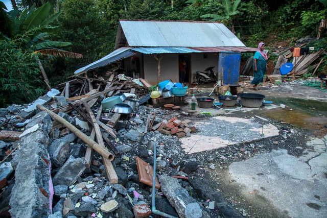 Foto: Penyaluran Donasi Gempa Malang oleh Tugu Media Peduli X Bakti BCA (1038196)