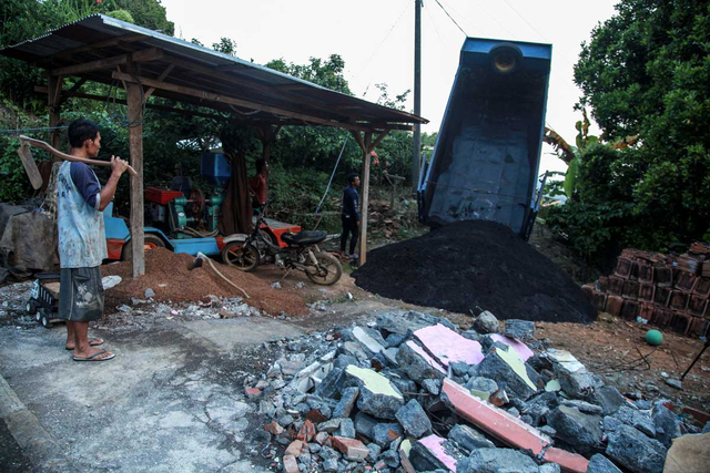 Foto: Penyaluran Donasi Gempa Malang oleh Tugu Media Peduli X Bakti BCA (1038195)