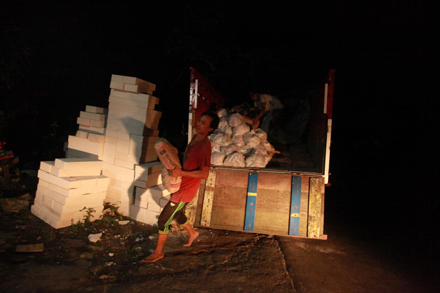 Foto: Penyaluran Donasi Gempa Malang oleh Tugu Media Peduli X Bakti BCA (1038198)
